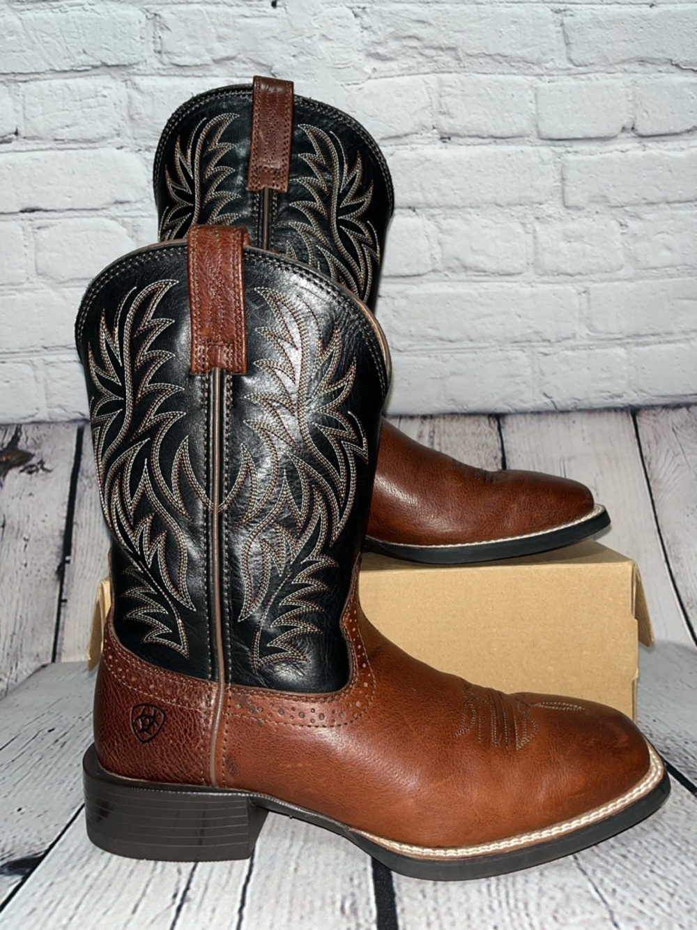✅SOLD✅ Ariat Men’s Sport Western Wide Square Toe Leather Cowboy Boots